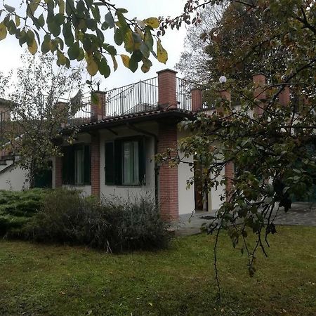 Al Vecchio Pero, Con Ampio Giardino Privato Villa La Morra Exterior foto