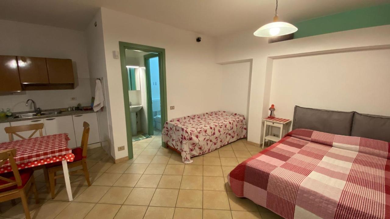 Al Vecchio Pero, Con Ampio Giardino Privato Villa La Morra Exterior foto