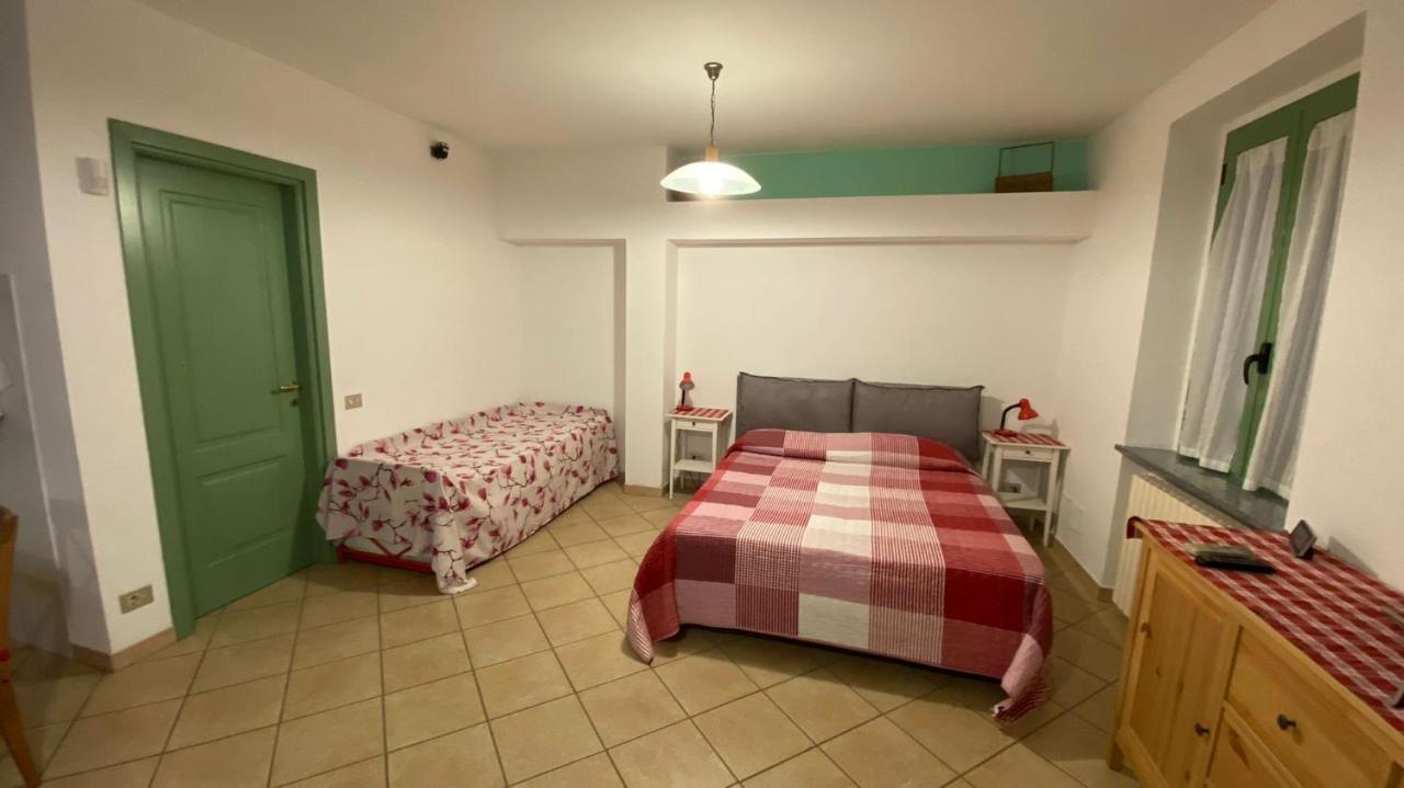 Al Vecchio Pero, Con Ampio Giardino Privato Villa La Morra Exterior foto