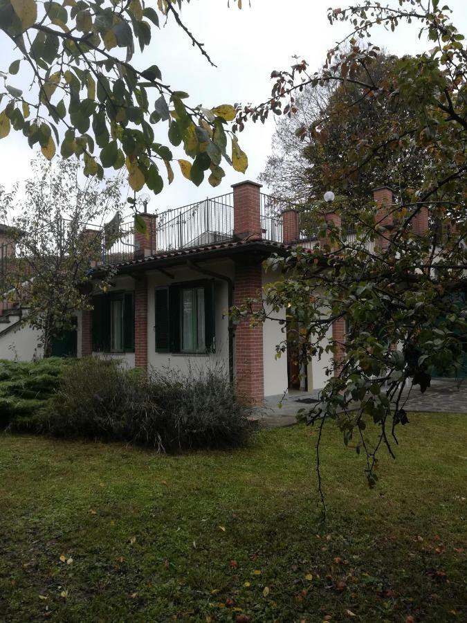 Al Vecchio Pero, Con Ampio Giardino Privato Villa La Morra Exterior foto